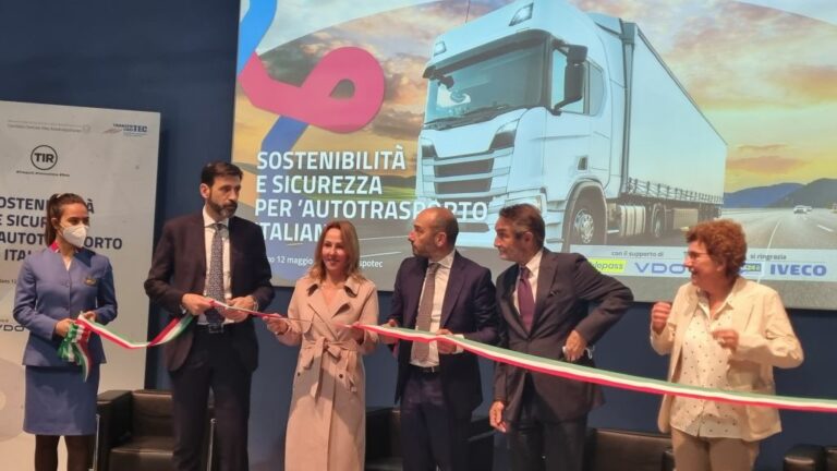 In Fiera Milano taglio del nastro per Transpotec Logitec