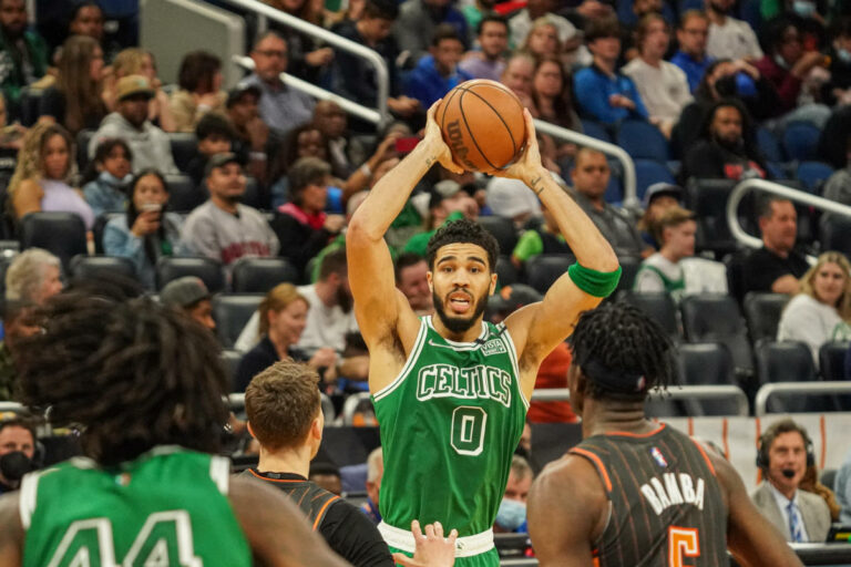 Warriors in finale Conference, Boston-Milwaukee sul 3-3