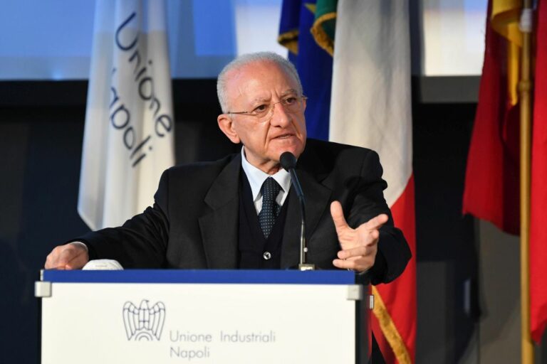 Trasporti, De Luca “In Campania investimenti per 15 miliardi in 2 anni”