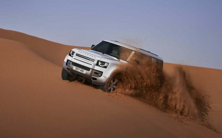 Nuova Land Rover Defender 130 ora anche a 8 posti