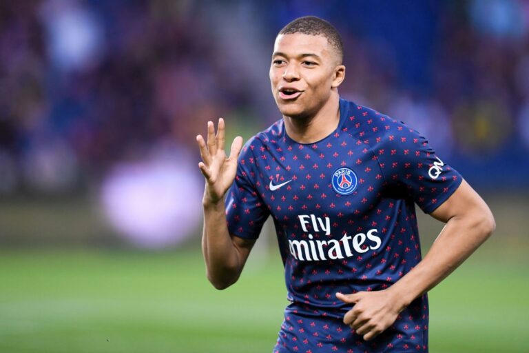 Real beffato, Mbappè sceglie il Psg: rinnovo fino al 2025