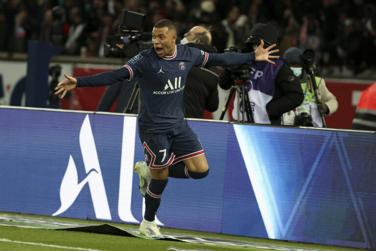 Mbappè sceglie il Psg e rinnova fino al 2025