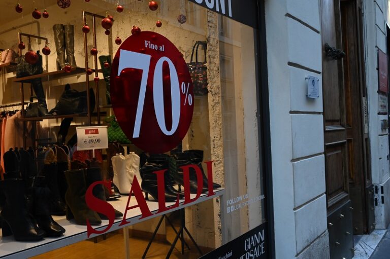 Lazio, dal 2 luglio al via i saldi estivi