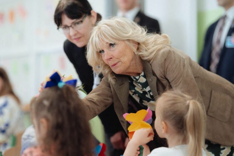 Una festa e un libro multilingue per i bambini ucraini ospiti in Sicilia
