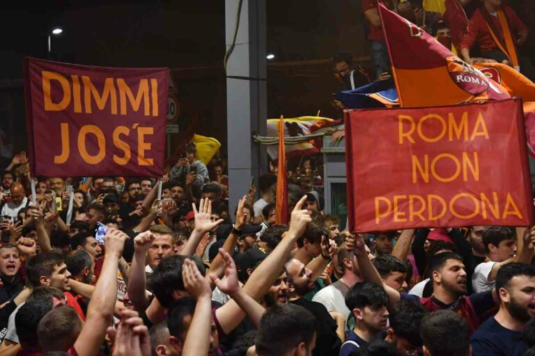Da Fiumicino a Trigoria, notte di festa per la Roma