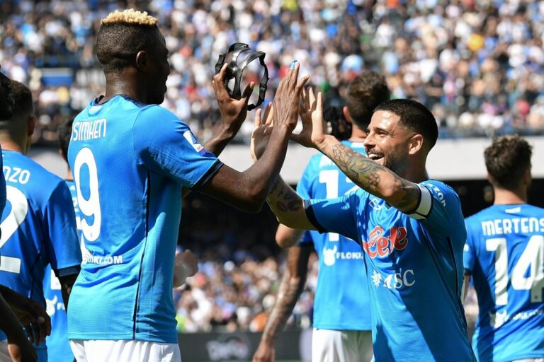 Il Napoli piega 3-0 il Genoa e saluta Insigne