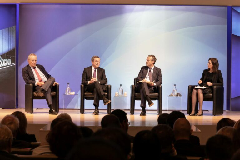 Draghi alla Bocconi per ricordare l’economista Alesina “Fondamentale la sua ricerca sull’inflazione”