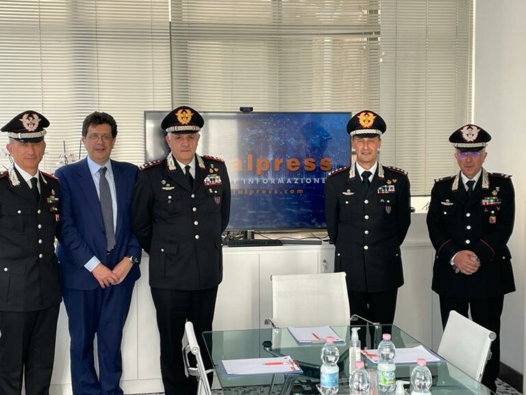 Il comandante dei Carabinieri Teo Luzi visita la redazione dell’agenzia Italpress