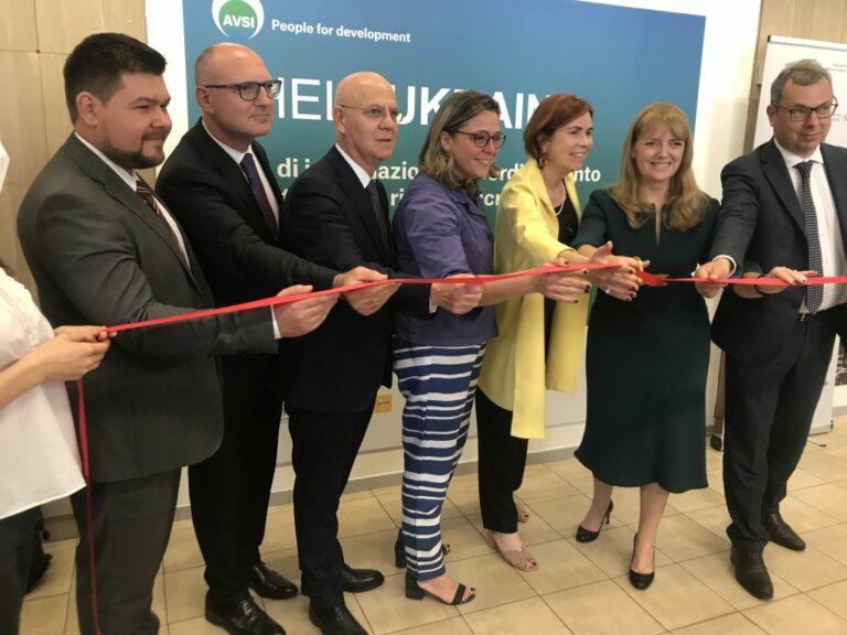 Ucraina, inaugurato hub accoglienza in ex filiale Unicredit di Milano