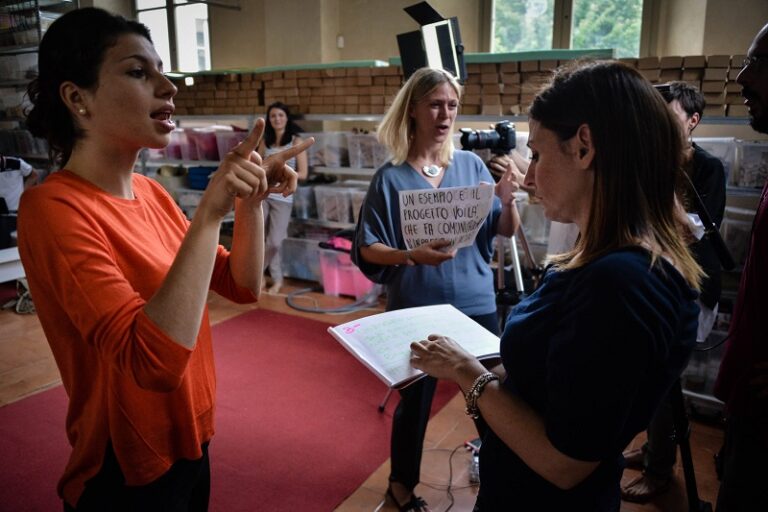 Sardegna, ok al testo di legge sulla lingua dei segni