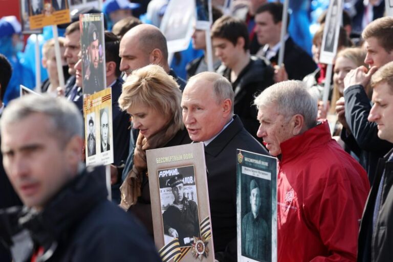 Putin attacca la Nato ma non annuncia la guerra globale. Macron “Costruire la pace senza umiliare Mosca”