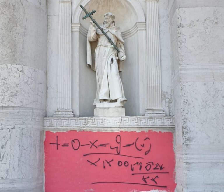 Imbrattata la Basilica del Redentore a Venezia
