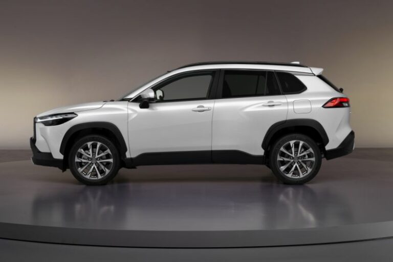 Nuova Toyota Corolla Cross prenotabile online