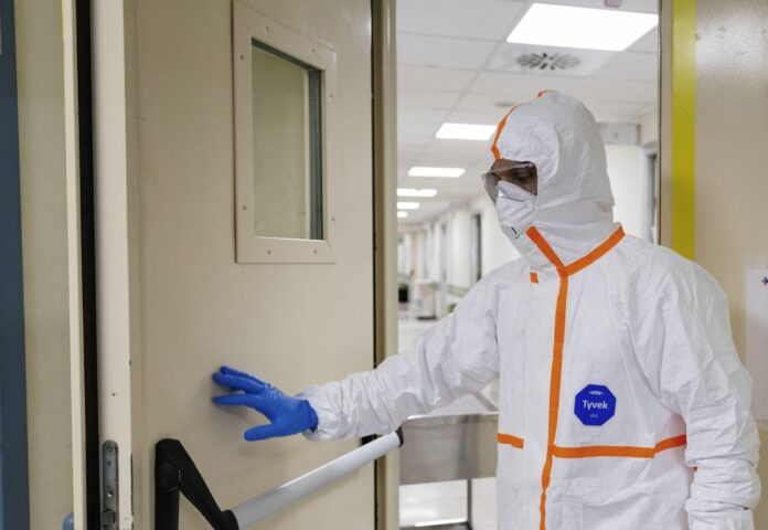 Emergenza Coronavirus, Roma, il personale ospedaliero, medici e infermieri dell'Ospedale Filippo Neri