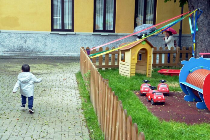 Apertura del nuovo spazio verde spazio giochi l Nido di infanzia della scuola Crivelli di via Crivelli 21