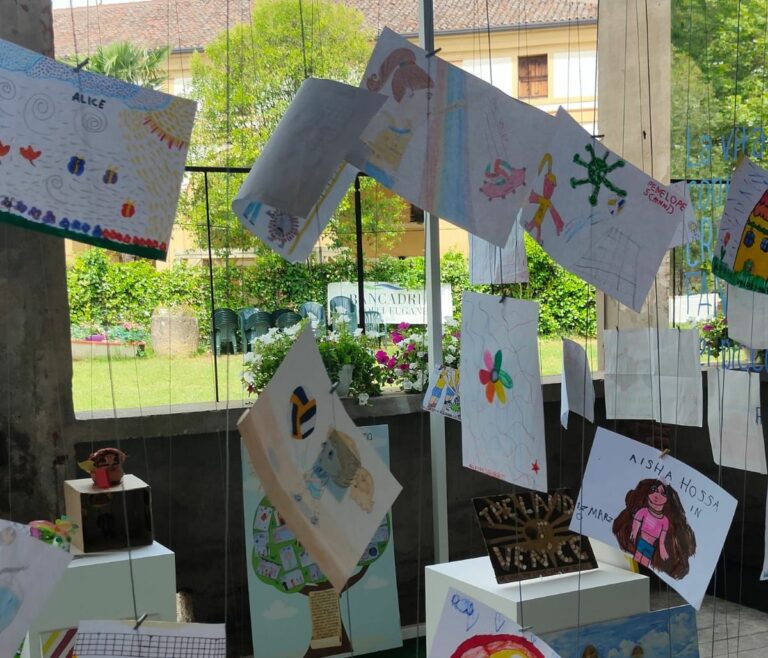 Covid, assessore Lanzarin inaugura a Vò Euganeo mostra “AndraTuttoBene”