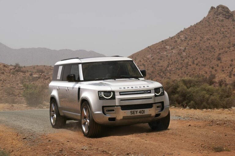 Nuova Land Rover Defender 130, fino a 8 posti per l’avventura