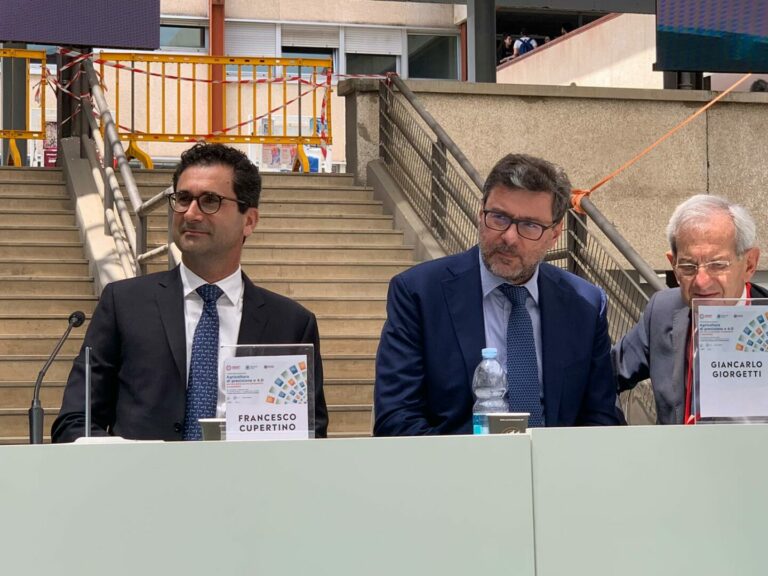 Giorgetti a Bari “Priorità ricollocare filiere produttive agricoltura”