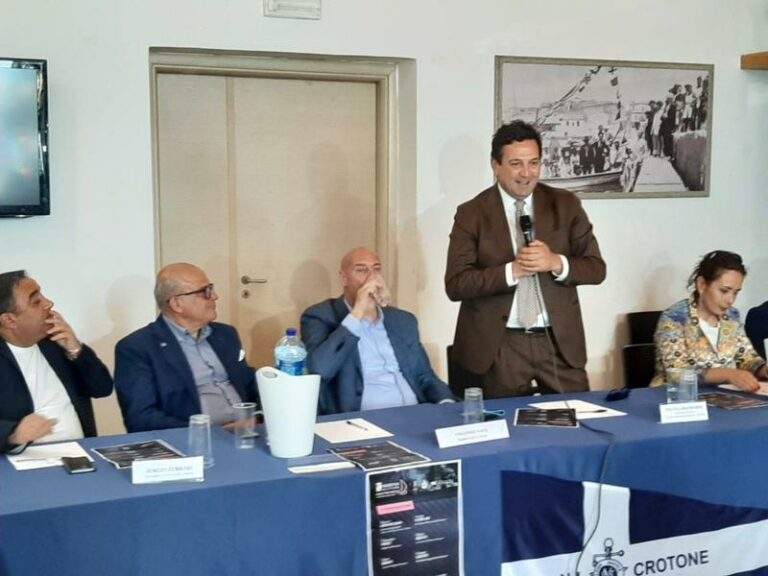 Calabria, presentato a Crotone il Giro d’Italia a vela
