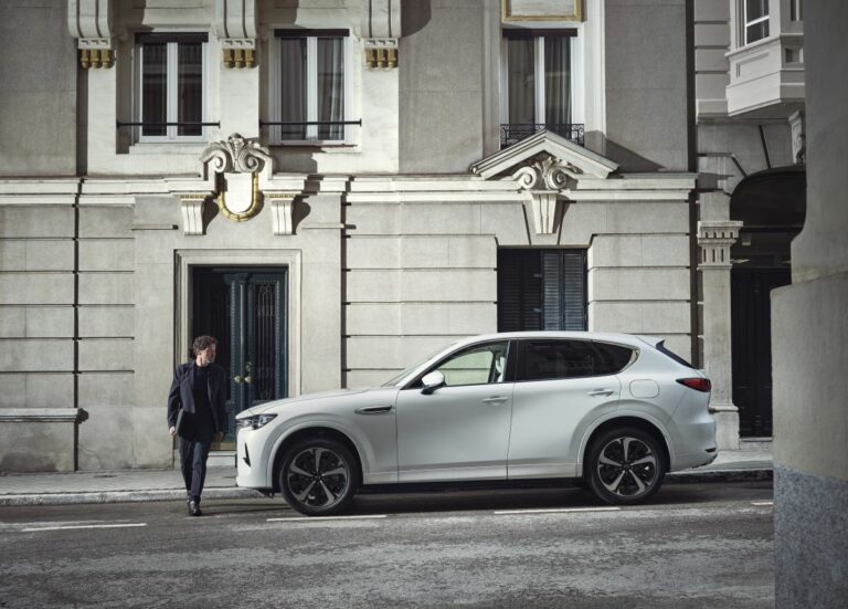 Mazda torna al MIMO con la nuova ammiraglia CX-60