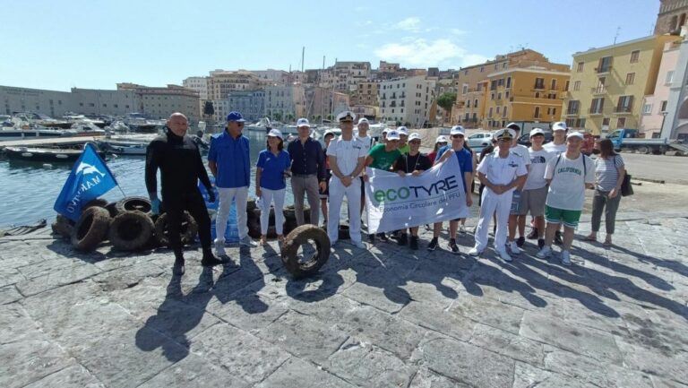 Gaeta, raccolti 1000 kg di Pneumatici Fuori Uso in mare e a terra