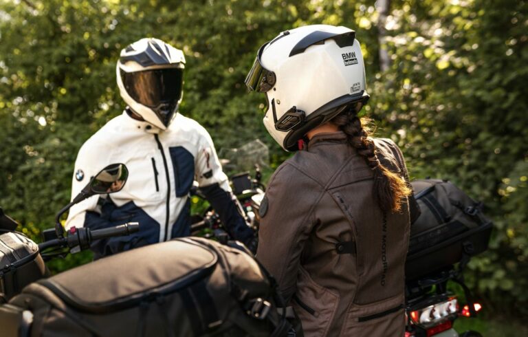 Facile comunicare in moto con BMW Motorrad ConnectedRide Com U1