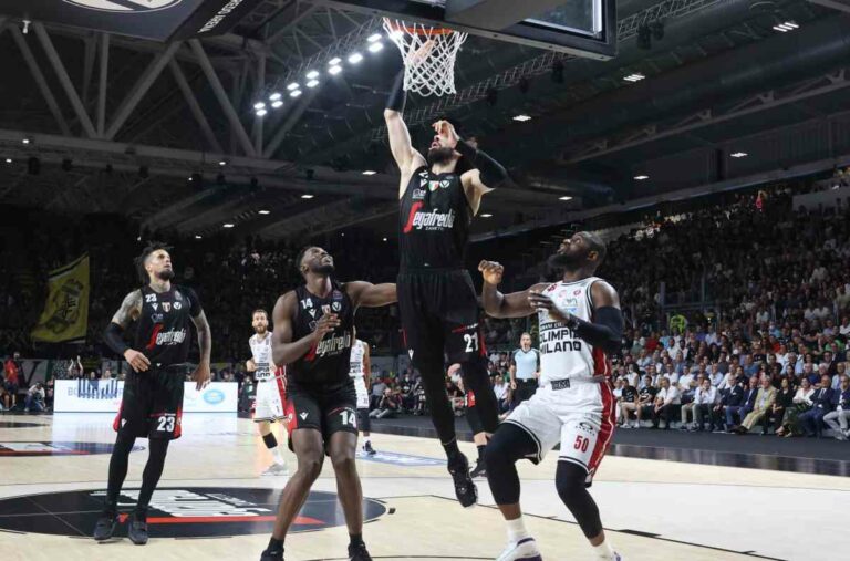 La Virtus Bologna vince gara 5, Milano è ora avanti 3-2
