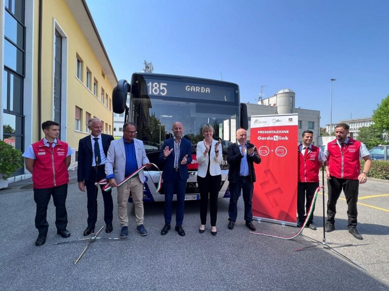 Al lago con un solo biglietto treno-bus, al via servizio Garda Link