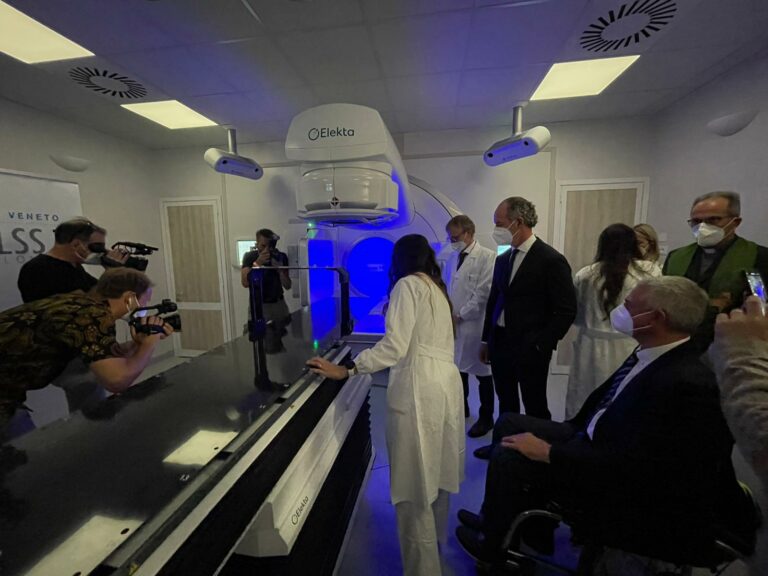 Veneto, inaugurato nuovo acceleratore lineare all’ospedale di Belluno