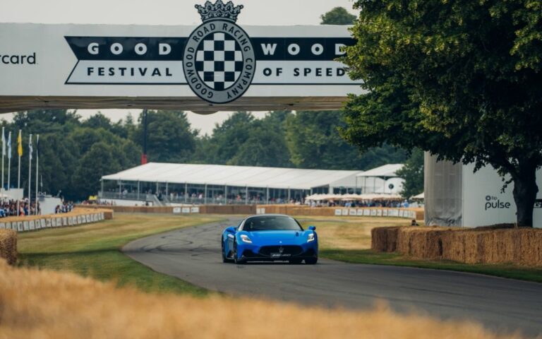 Maserati Grecale e MC20 Cielo scalano la collina del Goodwood FOS