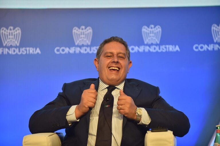 Toti “Grazie ai vaccini guardiamo con serenità all’estate”