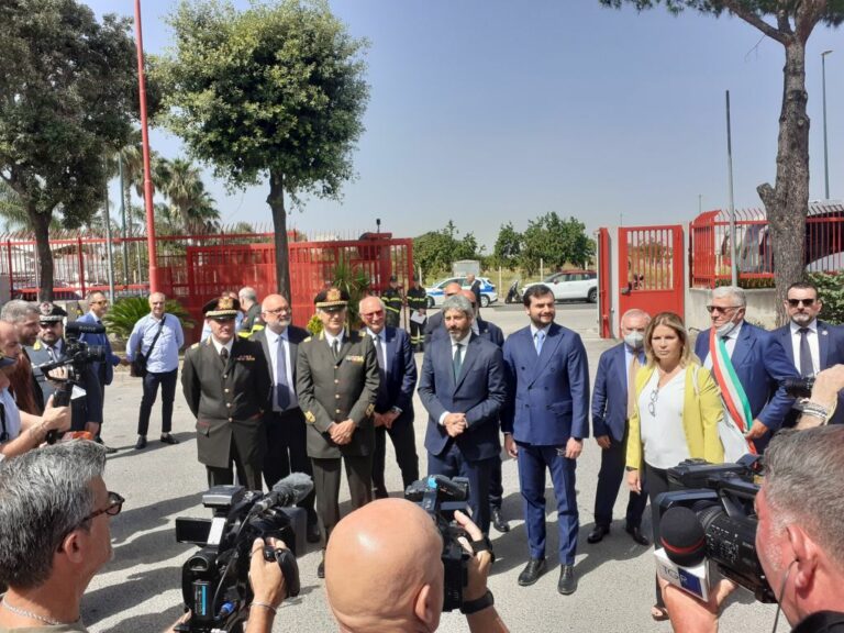 Napoli, Fico “dalle periferie può ripartire una nuova città”