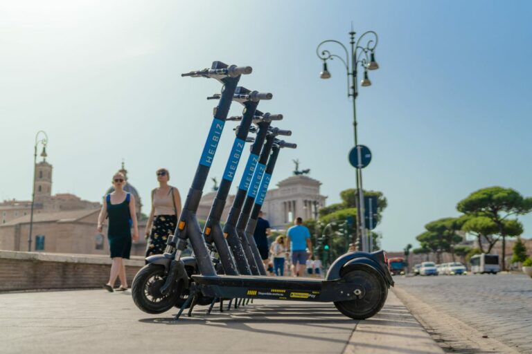 Helbiz, arriva il “parcheggio incentivato” per i monopattini