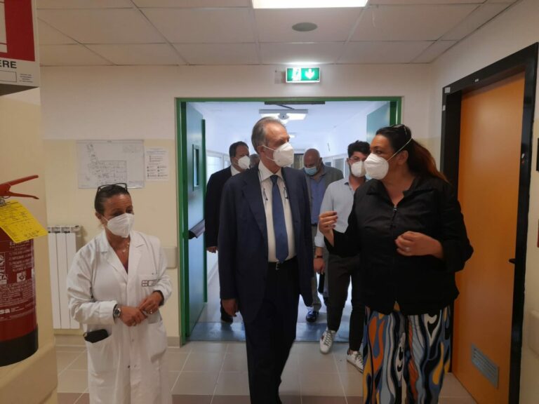 Bardi a sorpresa in ospedale di Matera “Obiettivo è dare servizi”