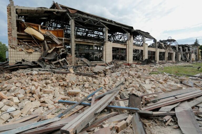 La Russia prosegue l’offensiva, Zelensky visita le truppe