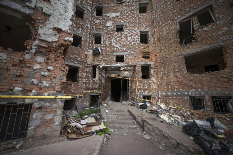 Via libera alla candidatura Ue per Ucraina e Moldavia. Nuovo invio di armi da Biden