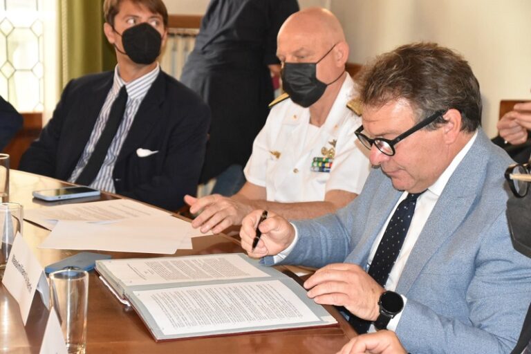 Venezia, firmato accordo per ridurre impatto navi da crociera