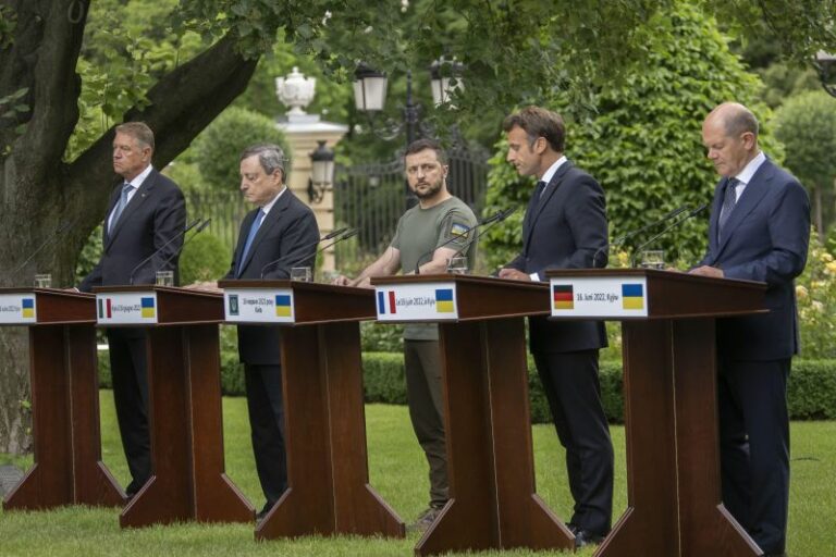 Per Draghi, Scholz e Macron sarà l’Ucraina a decidere sulla pace