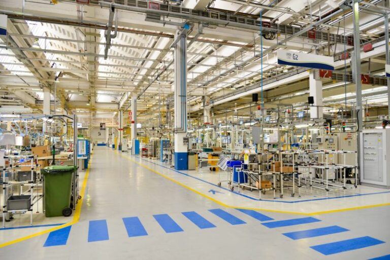 Industria, a marzo produzione in calo