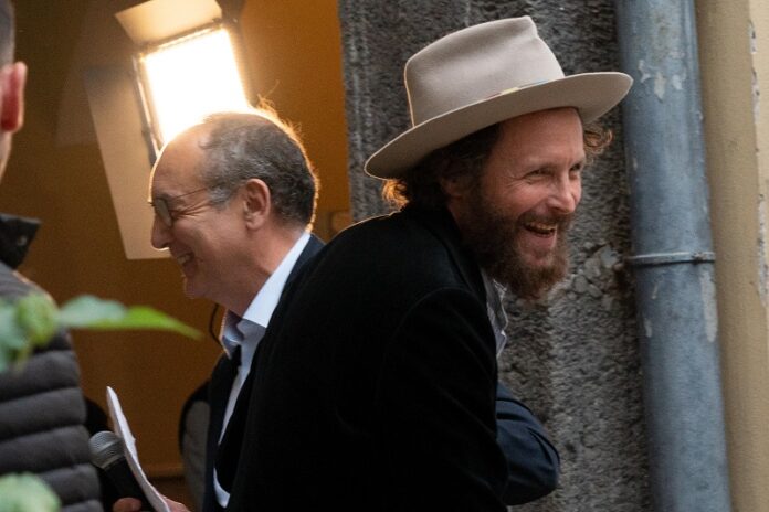 Napoli, incontro con Jovanotti e Nicola Crocetti per la presentazione del libro “Poesie da spiaggia”