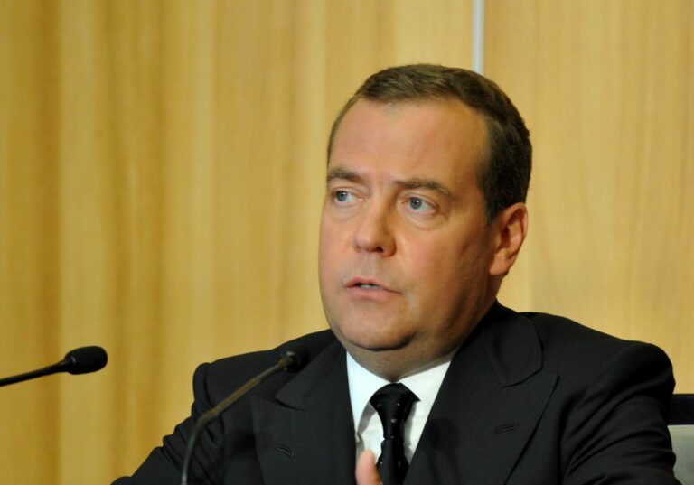 Medvedev “Gli occidentali? Bastardi e degenerati”. Lavrov in Turchia