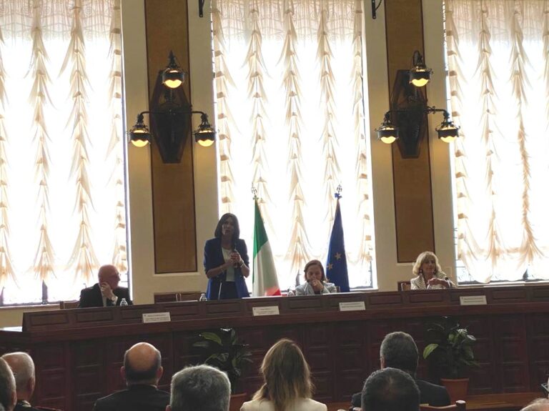 Calabria, Ministro Lamorgese firma protocollo per attivazione 112