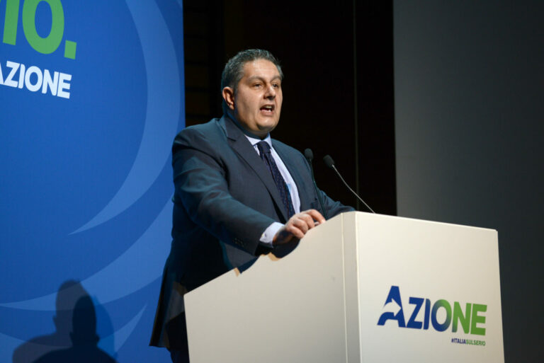 Sondaggio per Sole 24 Ore, presidente Toti quarto per gradimento