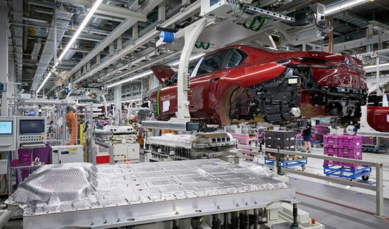 Bmw, lanciata la produzione della nuova Serie 7 a Dingolfing