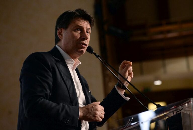 Conte “Pronti a condividere responsabilità di governo ma serve discontinuità”