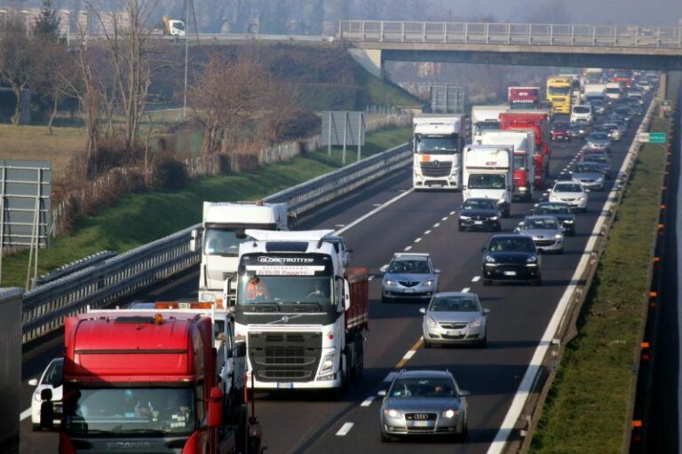 Mercato dell’auto usata in crisi, a giugno -17,9%