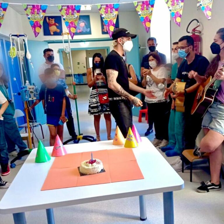 Roma, Achille Lauro in visita alla pediatria del San Camillo Forlanini