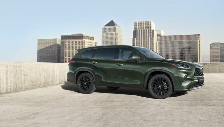 Nuovo look e più tecnologia per Toyota Highlander