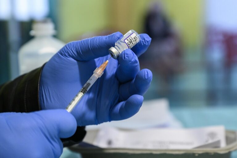 Calabria, da oggi vaccino anti-Covid anche in farmacia