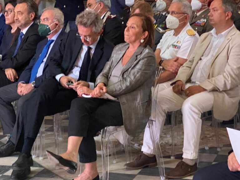 Lamorgese a Napoli, “Massima attenzione. Avanti con videosorveglianza”